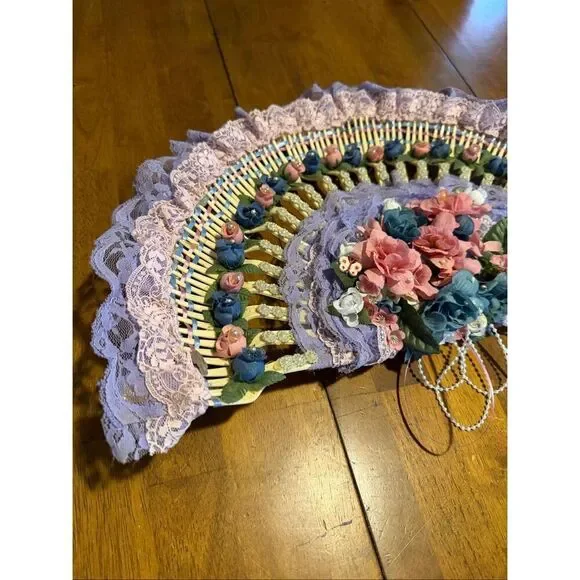 Vtg shabby chic hand made fan lace ribbon roses in plastic forks wall decor fan - Picture 2 of 10